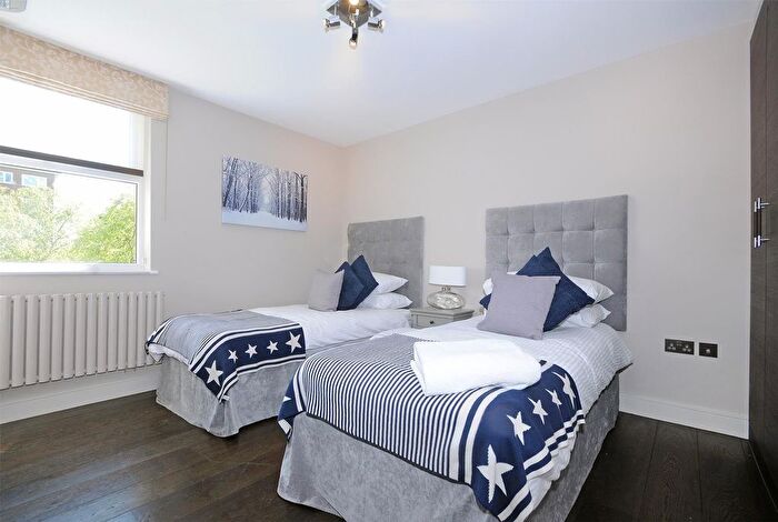 3 Bedroom Flat To Rent In St. Johns Wood Park, London, NW8