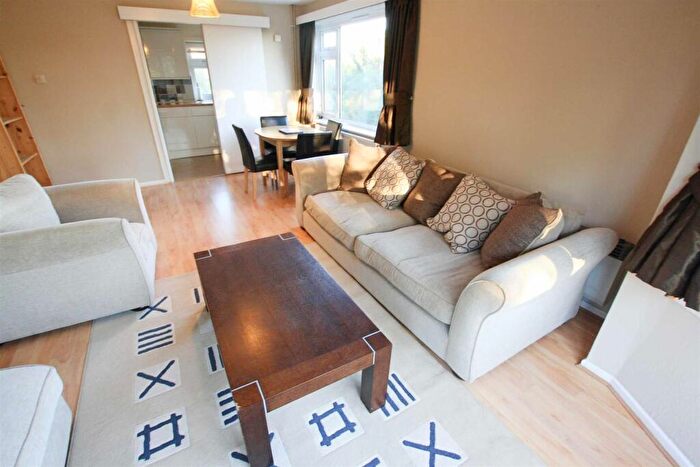 1 Bedroom Flat To Rent In Sandimoss Court, Moss Lane, Sale, M33