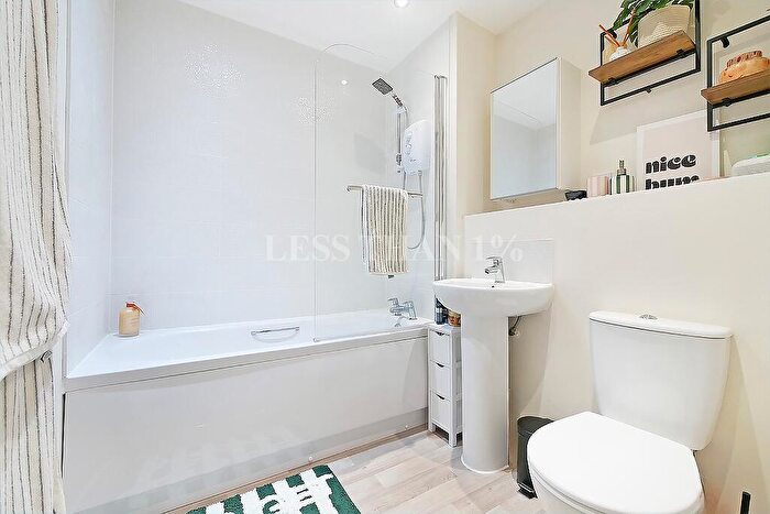 2 Bedroom Flat For Sale In High Street -, NN5