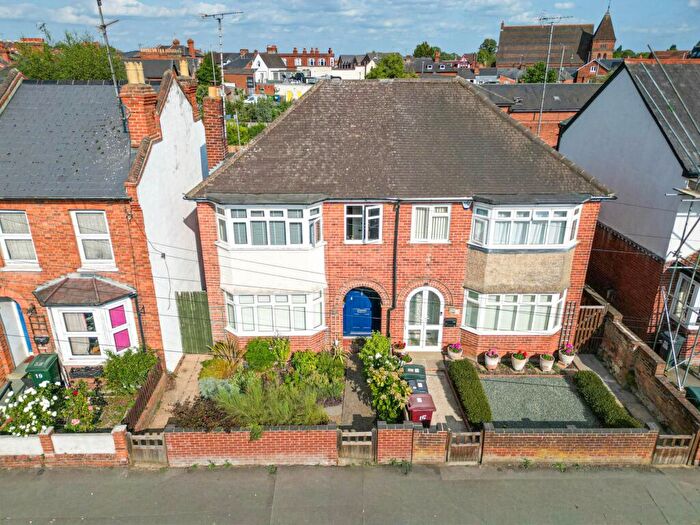 3 Bedroom Semi Detached House For Sale In Hemdean Road, Caversham, Reading, RG4