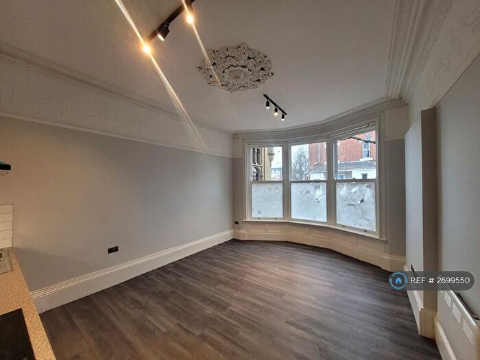 1 Bedroom Flat To Rent In Swinbourne Grove, Manchester, M20