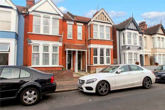 2 Bedroom Flat To Rent In Burdett Avenue, Essex, SS0