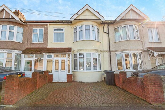 4 Bedroom Terraced House For Sale In Loxford Lane, Ilford, IG1