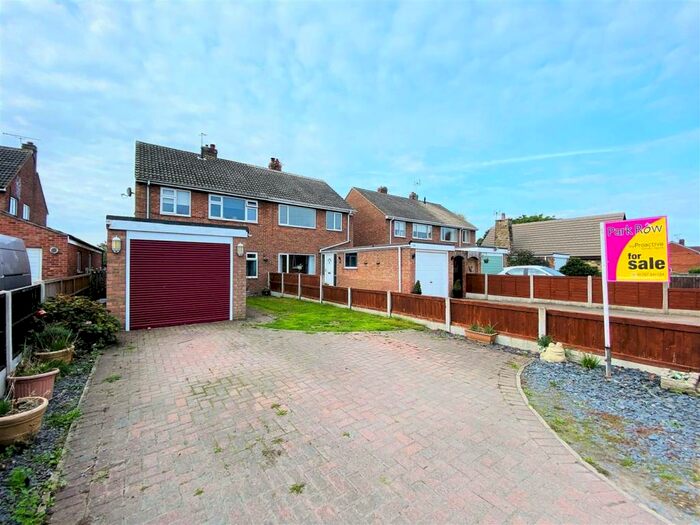 3 Bedroom Semi-Detached House For Sale In High Street, West Cowick, Goole, DN14