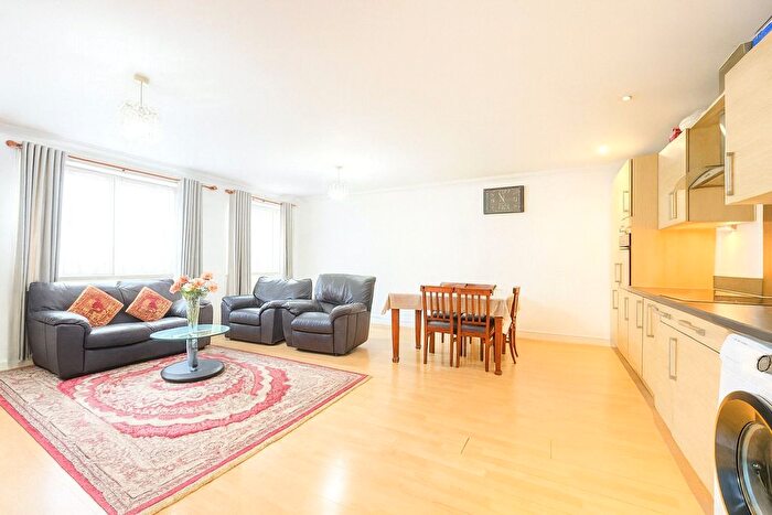3 Bedroom Flat For Sale In Green Lane, Goodmayes, Essex, IG3