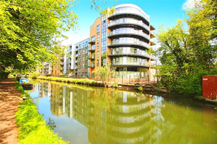 2 Bedroom Flat For Sale In Longman House, The Embankment, Nash Mills Wharf, Hemel Hempstead, HP3