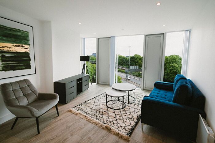 2 Bedroom Flat To Rent In Thr, Manchester, Manchester, M15