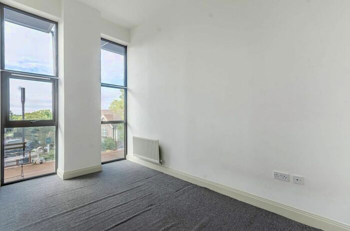 2 Bedroom Flat To Rent In Streamline Mews, East Dulwich, London, SE22