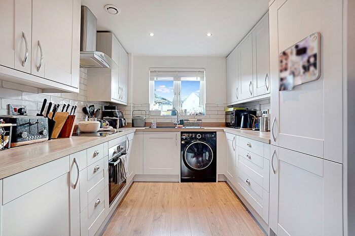 2 Bedroom Flat For Sale In Sherwood Avenue, Larkfield, ME20