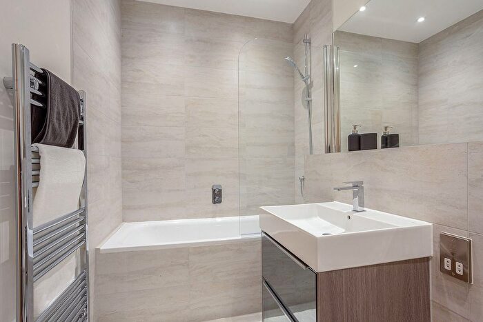1 Bedroom Flat For Sale In Furlong Road, Bourne End, SL8