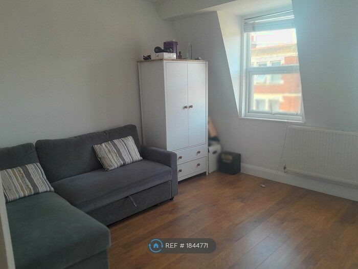 1 Bedroom Flat To Rent In Abbey Parade, London, SW19