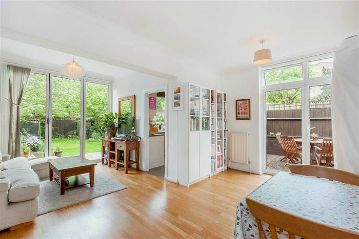 2 Bedroom Flat To Rent In Crewys Road, London, NW2