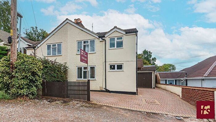 3 Bedroom Semi-Detached House For Sale In New Road, Sandhurst, GU47