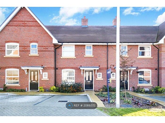 3 Bedroom Semi-Detached House To Rent In Whitethorn, Shinfield, Reading, RG2