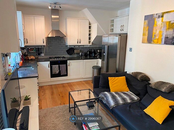 2 Bedroom Maisonette To Rent In Littlebury Road, London, SW4