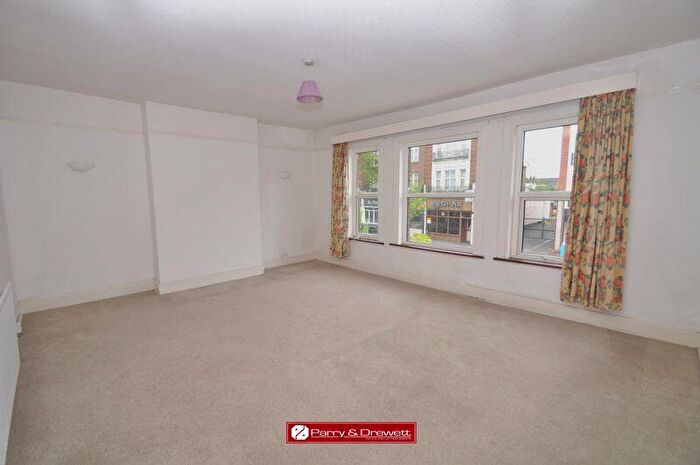 2 Bedroom Flat To Rent In Central Road, Worcester Park, KT4