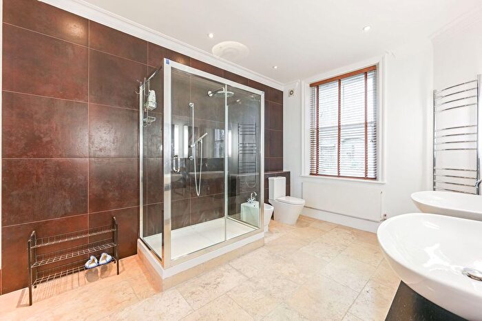 3 Bedroom Flat To Rent In Cadogan Court Gardens, Chelsea, London, SW1X