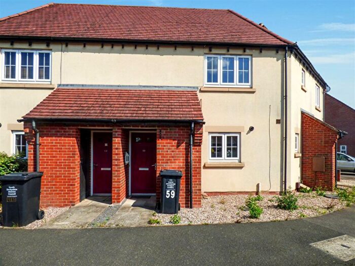 2 Bedroom Maisonette To Rent In Hope Way, Church Gresley, DE11