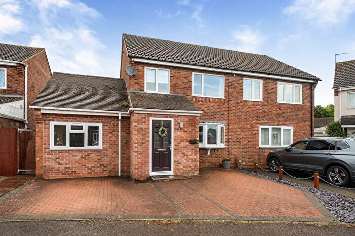 3 Bedroom Semi-Detached House For Sale In Banbury, Oxfordshire, OX16