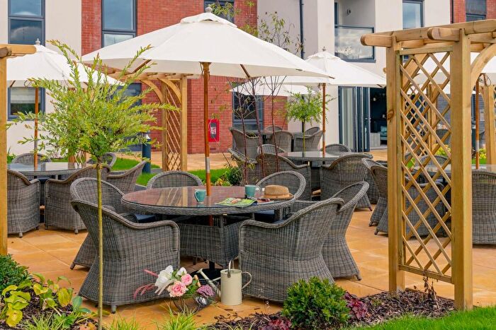 1 Bedroom Flat For Sale In Connaught Close, Shirley, Solihull, B90