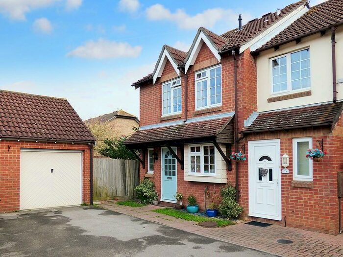 3 Bedroom End Of Terrace House To Rent In Buttermere Way, Beaumont Park, BN17