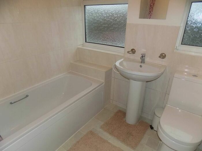 1 Bedroom Flat To Rent In Bourne Avenue, Hayes, Middlesex, UB3