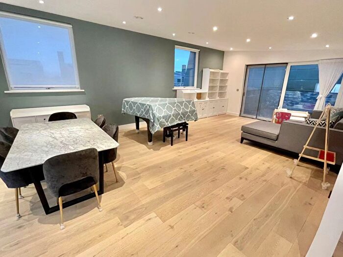 3 Bedroom Terraced House To Rent In Walton Way, Cambridge, CB3