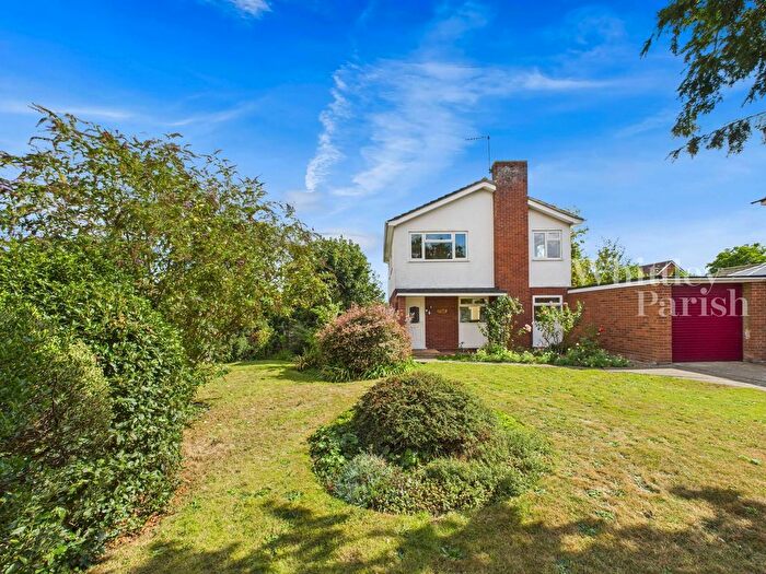 3 Bedroom Link Detached House For Sale In Woodfields, Stradbroke, IP21