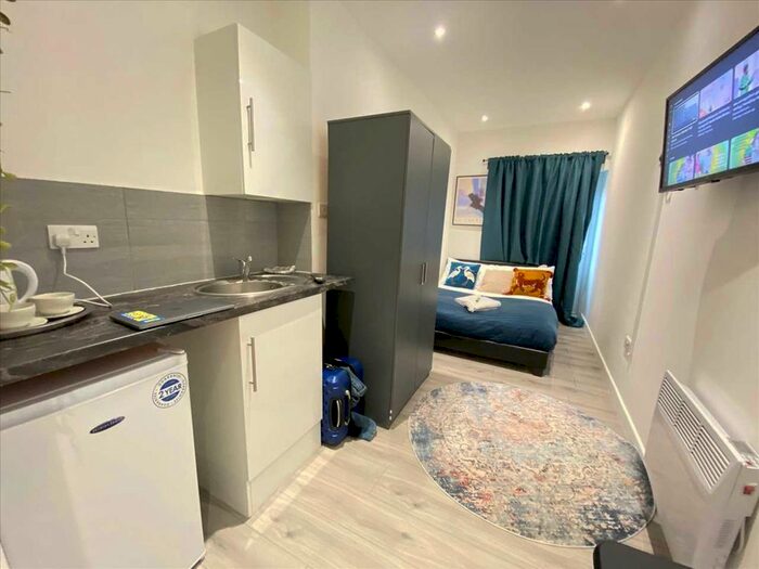 Studio To Rent In Greenford Avenue, London, W7