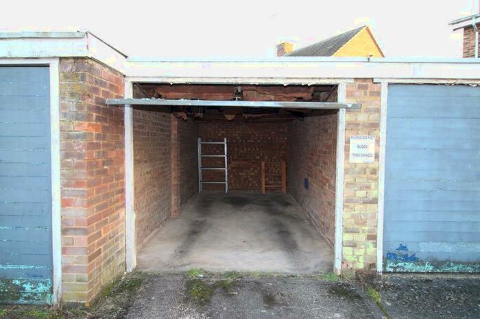 Garage / Parking To Rent In Garage, Talbot Road, NN10
