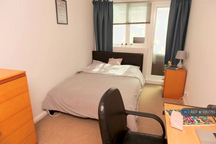 5 Bedroom Detached House To Rent In St. Annes Close, Winchester, SO22