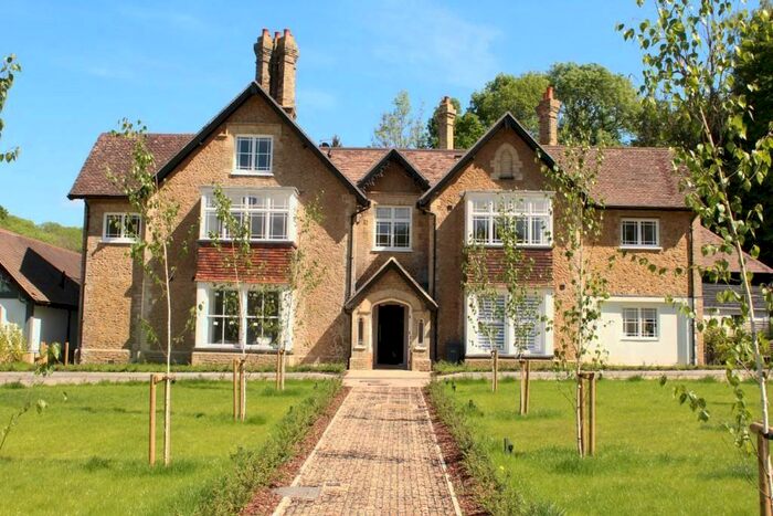 2 Bedroom Apartment For Sale In Catteshall Lane, Godalming, Surrey, GU7