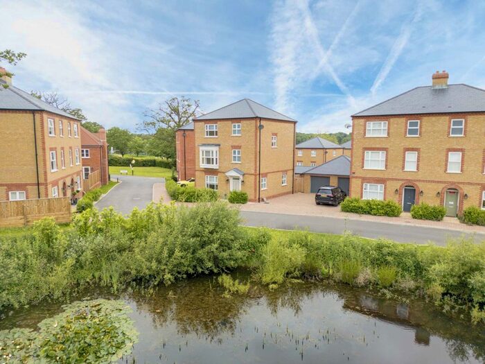 5 Bedroom Detached House To Rent In Lushington Drive, Barnet, EN4