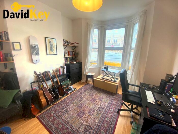 3 Bedroom Flat To Rent In Listria Park, London, N16