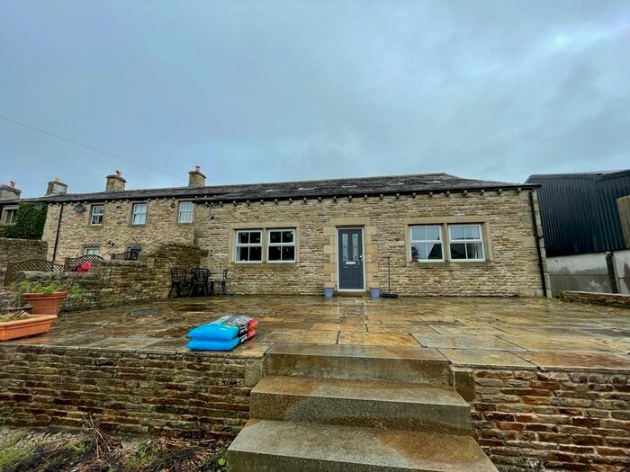 4 Bedroom Barn Conversion To Rent In Heights Lane, Silsden, BD20