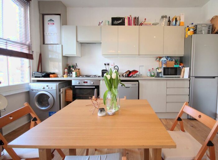2 Bedroom Flat To Rent In Hartham Road, Islington, N7