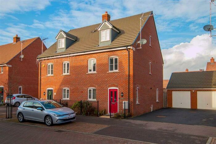 4 Bedroom Semi-Detached House To Rent In Drayhorse Crescent, Woburn Sands, Milton Keynes, MK17