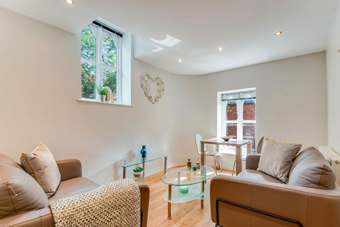 2 Bedroom Flat To Rent In Hyde Terrace, Leeds, LS2