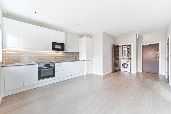 1 Bedroom Flat To Rent In The Broadway, Cheam, Sutton, SM3