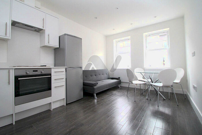 2 Bedroom Ground Flat To Rent In Hornsey Road, London, N19
