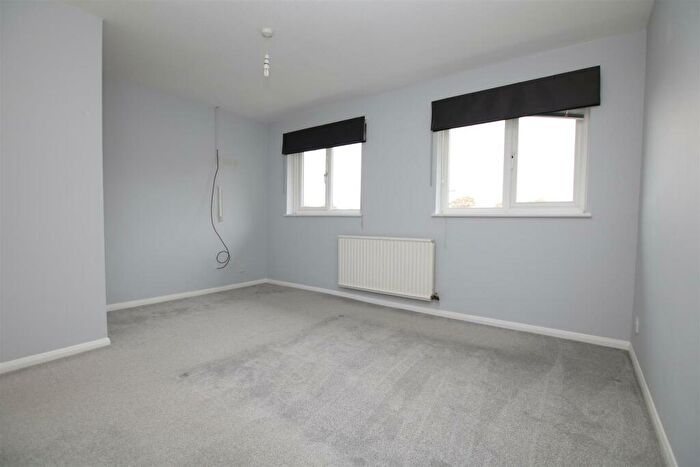 2 Bedroom End Of Terrace House To Rent In Coney Croft, Horsham, RH12