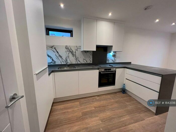 1 Bedroom Flat To Rent In Cordwallis Road, Maidenhead, SL6