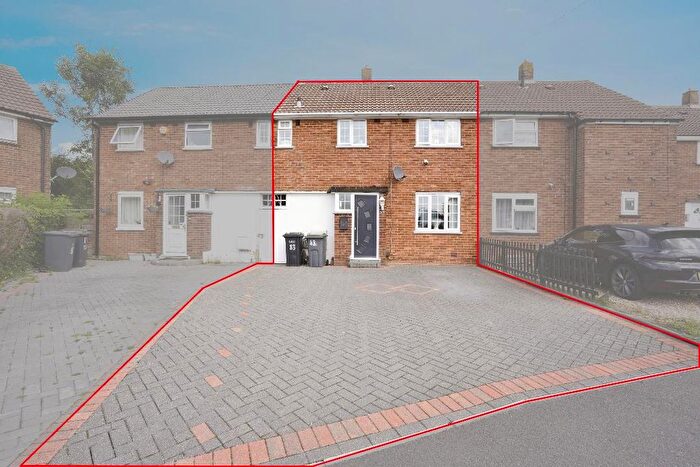 3 Bedroom Terraced House For Sale In Littlefield Road, Luton, LU2