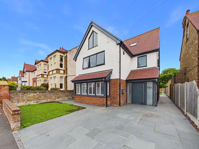 4 Bedroom Detached House For Sale In Luton Avenue, Broadstairs, CT10