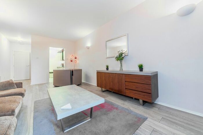 2 Bedroom Flat To Rent In Cromwell Road, South Kensington, London, SW7