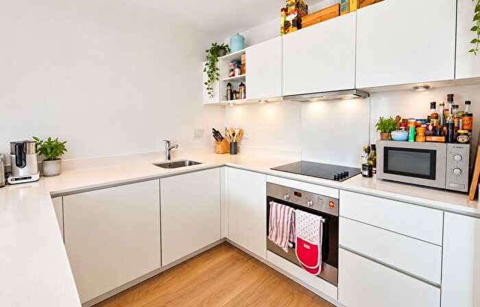 3 Bedroom Apartment For Sale In Seven Sea Gardens, Ceram Court, E3