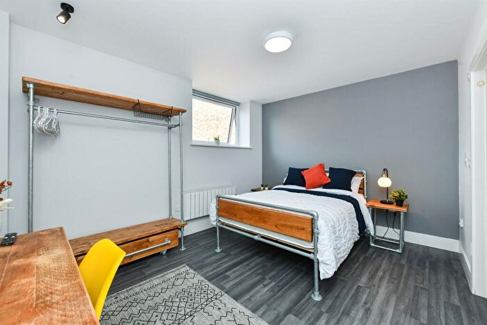 6 Bedroom Apartment To Rent In High Road, Beeston, NG9