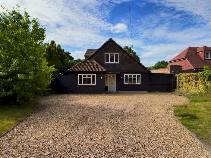 4 Bedroom Bungalow To Rent In Surrey, KT15