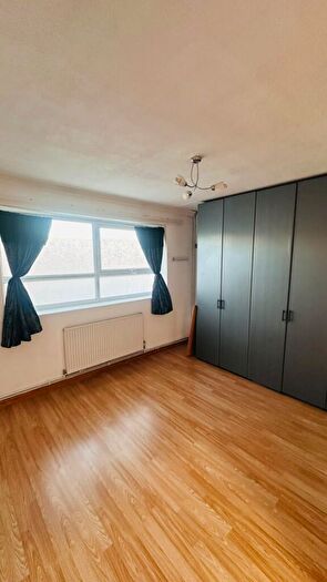 2 Bedroom Flat To Rent In Eastern Avenue, Ilford, IG2