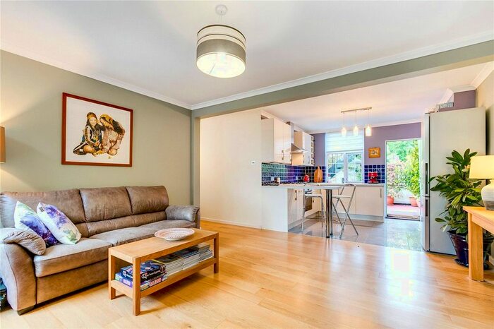 2 Bedroom Flat To Rent In Colston Road, London, SW14